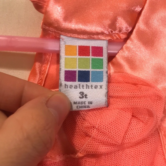 Girls pink 3T ruffled lace material dress. - Picture 2 of 3